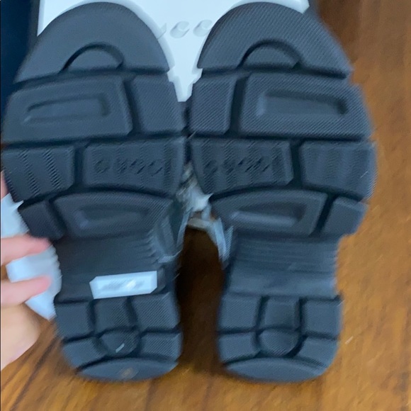 Authentic Gucci Flashtrek BNIB liquid Silver - Picture 3 of 14